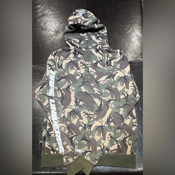Aape by “a bathing ape” zip down hoodie camo